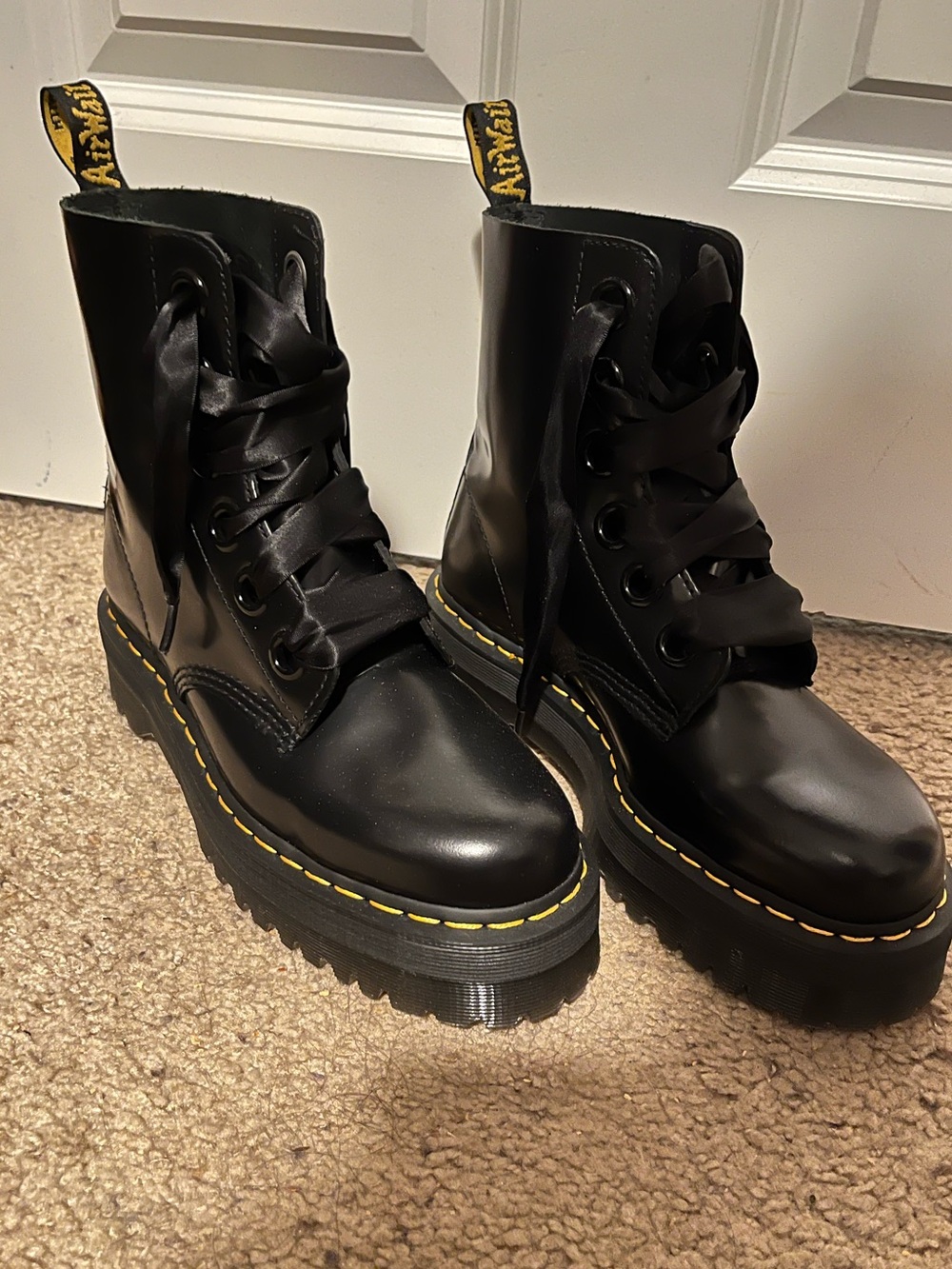 NWOT Dr Martens Molly Platform Boots with satin laces size 9 - Picture 2 of 7